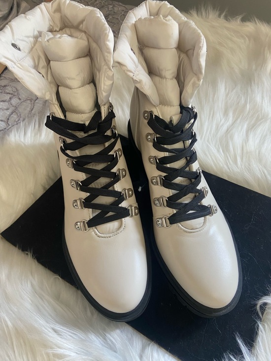 Nine West Shoes - Nine West Sz 9 White Lace-Up Quilted Ankle Boots with Black Laces